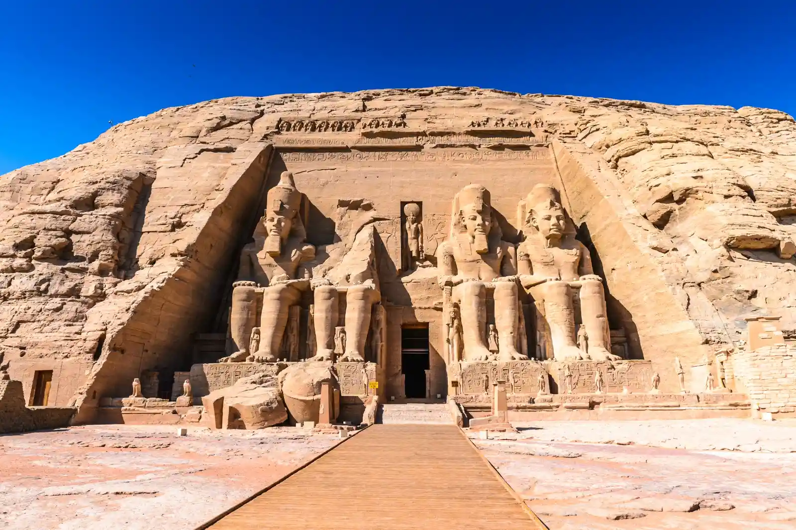 Discover Cairo, Luxor, Aswan and Abu Simbel